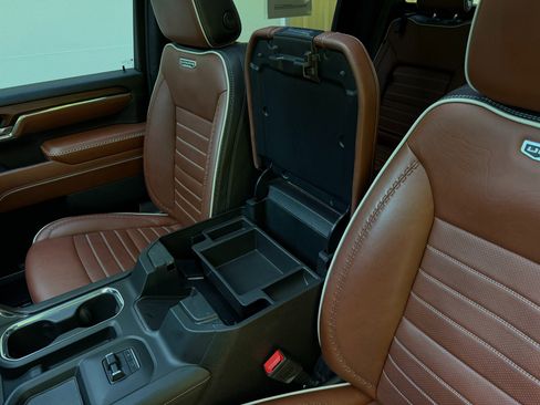 Used 2024 GMC Sierra 3500 Denali Ultimate image 12