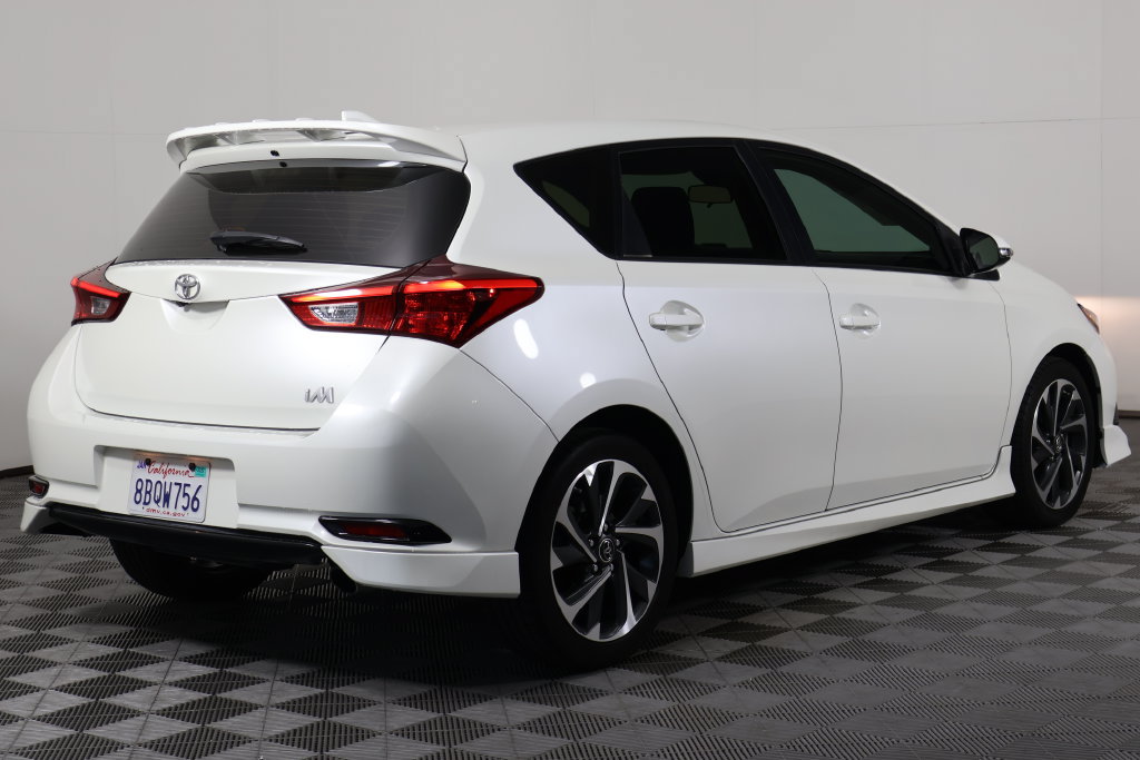 Used 2018 Toyota Corolla iM w/ All-Weather Mat Package FWD image 4