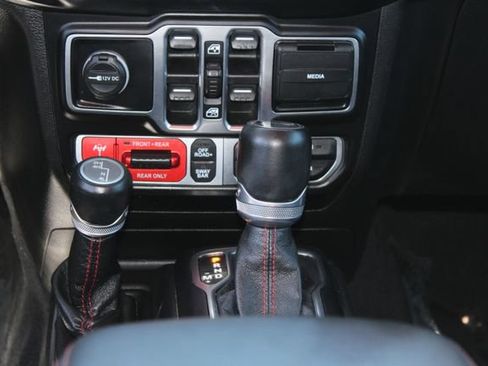 Used 2021 Jeep Wrangler Unlimited Rubicon AWD/4WD image 32