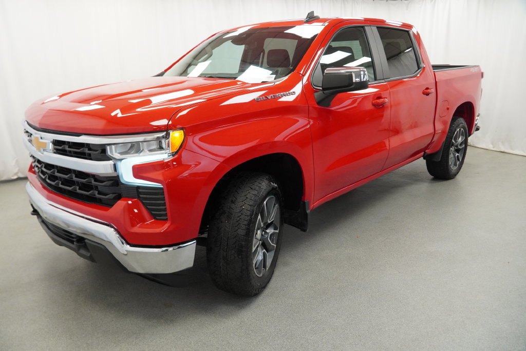 Used 2024 Chevrolet Silverado 1500 LT AWD/4WD image 18