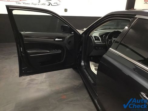 Used 2017 Chrysler 300 C AWD/4WD image 20