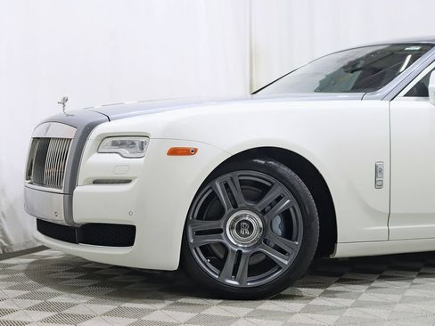 Used 2016 Rolls-Royce Ghost RWD image 2