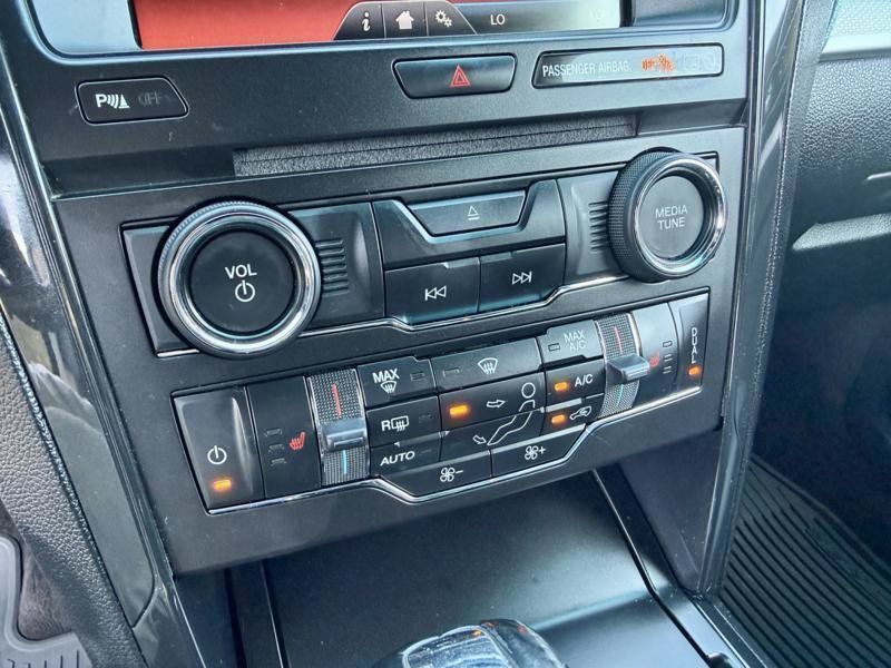 Used 2016 Ford Explorer XLT w/ Equipment Group 202A AWD/4WD image 18