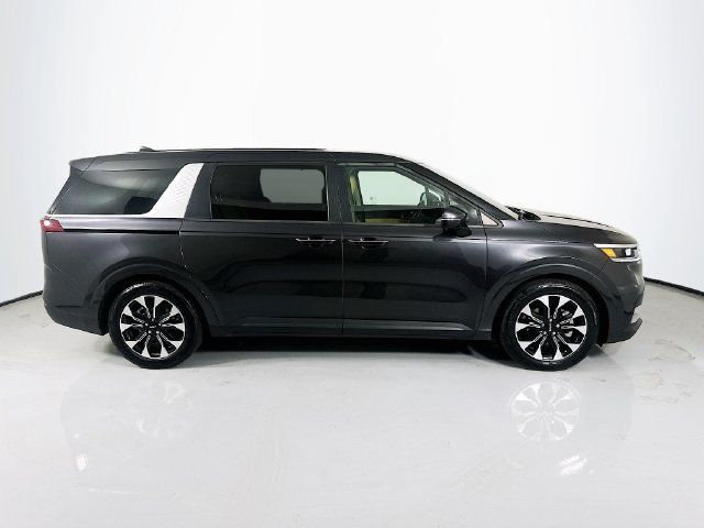 Used 2024 Kia Carnival EX FWD image 10