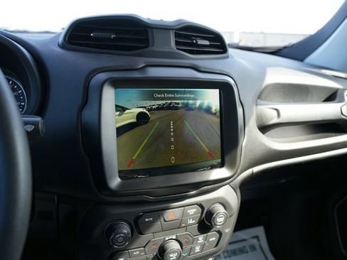 Used 2023 Jeep Renegade Latitude AWD/4WD image 15