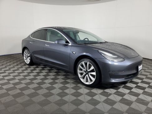 Used 2019 Tesla Model 3 Standard Range Plus image 2