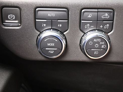 Used 2024 GMC Sierra 1500 SLT w/ SLT Premium Package AWD/4WD image 16