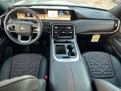 New 2025 Nissan Armada Platinum Reserve image 9