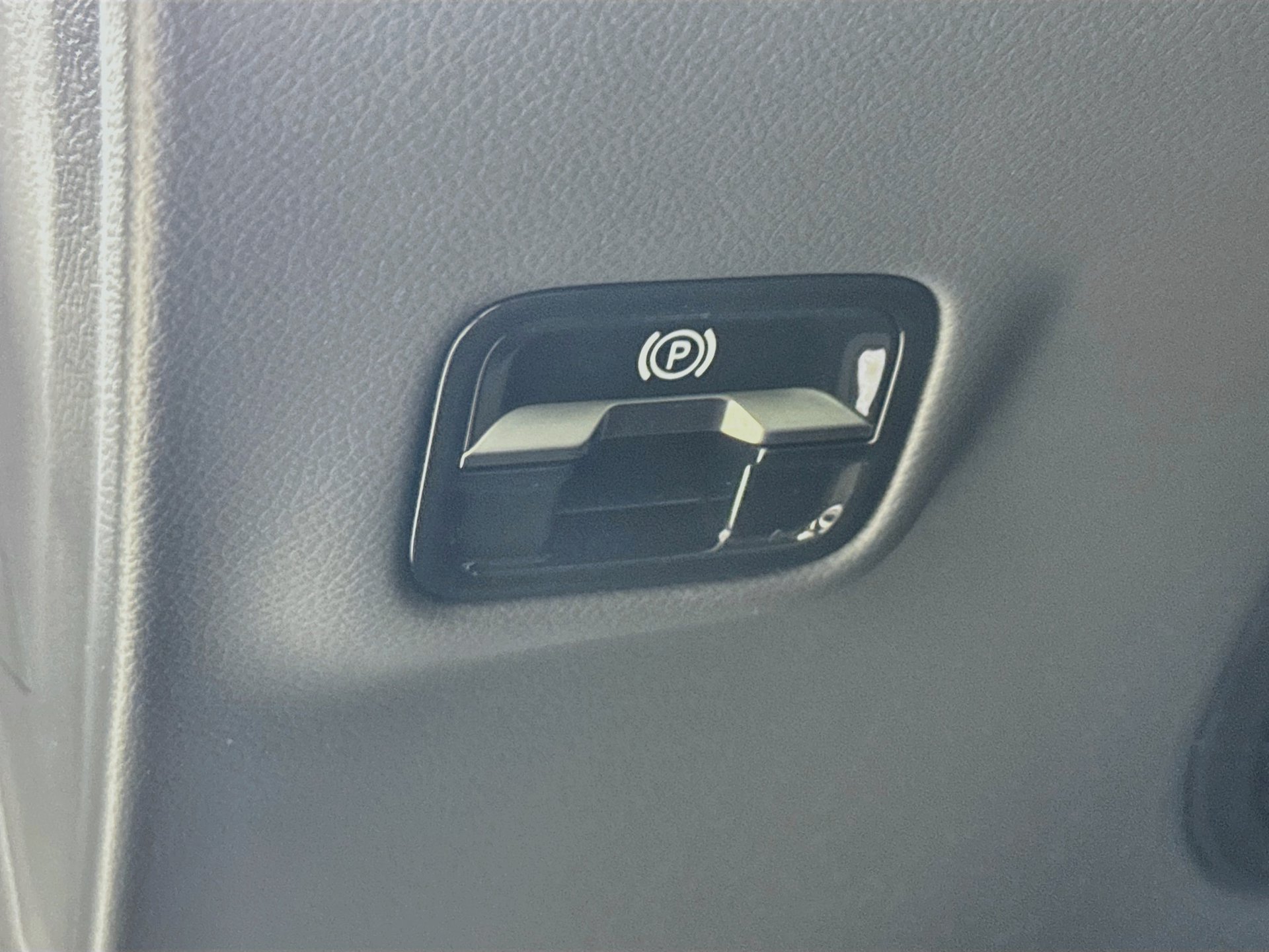 Used 2025 Mercedes-Benz E 350 4MATIC Sedan image 11
