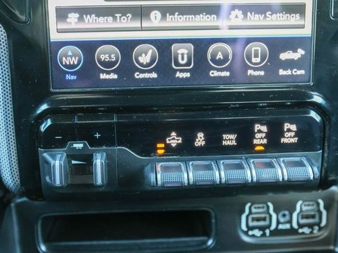 Used 2020 RAM 1500 Limited w/ Body Color Bumper Group image 27