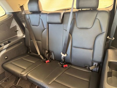 Used 2024 Kia Telluride S image 8