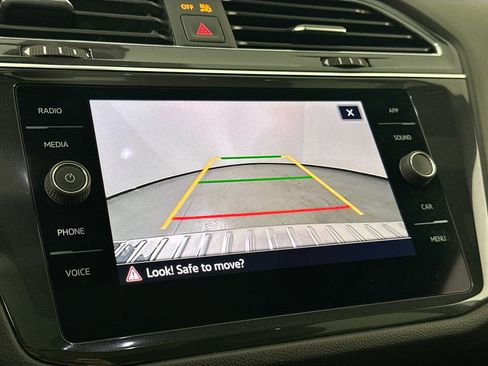 Used 2022 Volkswagen Tiguan SE R-Line image 13