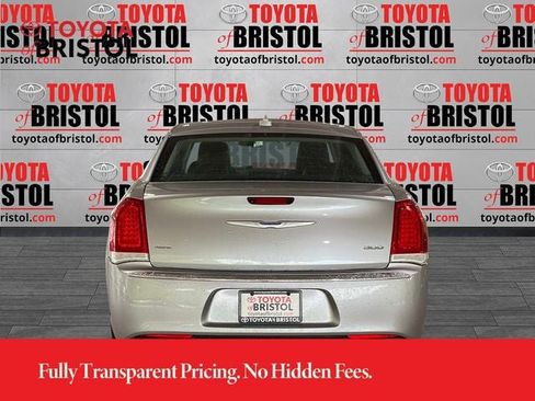 Used 2018 Chrysler 300 Touring L AWD/4WD image 4
