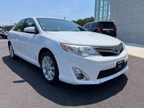 Used 2013 Toyota Camry XLE FWD image 9