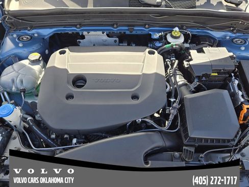 Certified 2025 Volvo XC40 B5 Core image 30