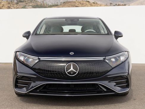 Used 2022 Mercedes-Benz EQS 450+ Sedan image 4