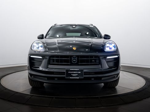 Certified 2026 Porsche Macan image 10