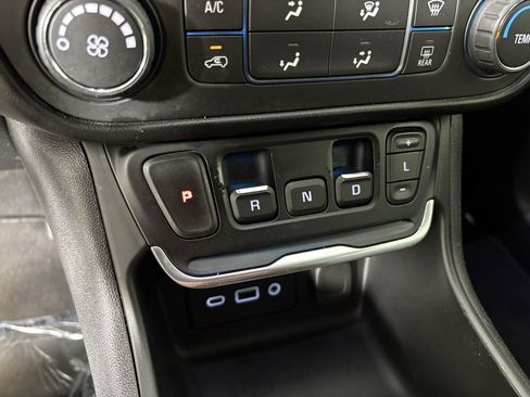 Used 2018 GMC Terrain SLE image 29