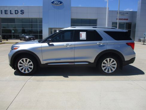 Used 2022 Ford Explorer Limited w/ Hybrid Equipment Group 310A AWD/4WD image 3