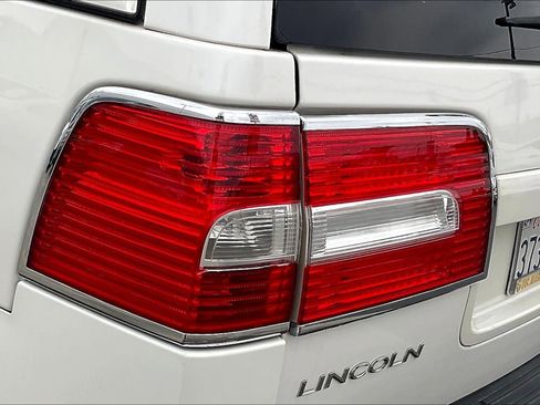 Used 2014 Lincoln Navigator 2WD image 31