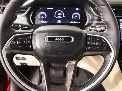 Used 2023 Jeep Grand Cherokee L Limited AWD/4WD image 3