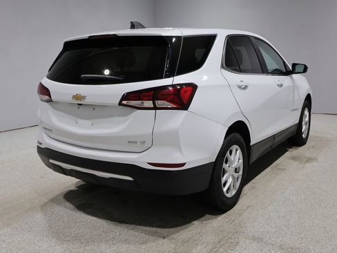 Used 2023 Chevrolet Equinox LT image 2