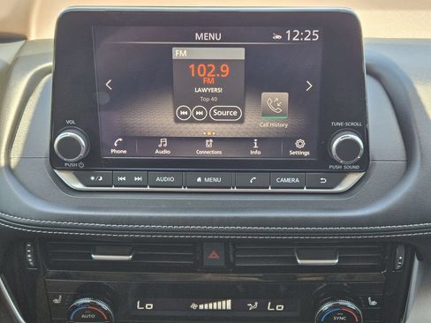 Used 2022 Nissan Rogue SV w/ SV Premium Package FWD image 8