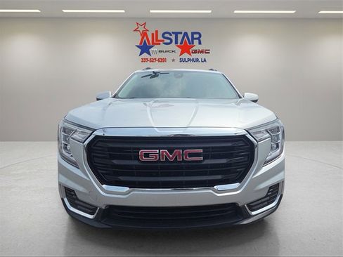 Used 2022 GMC Terrain SLE w/ Driver Convenience Package image 2