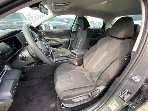 New 2026 Hyundai Elantra SE FWD image 25