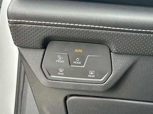 Used 2025 Volkswagen Atlas SE image 20