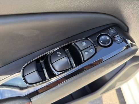 Used 2025 Nissan Altima 2.5 SR image 11