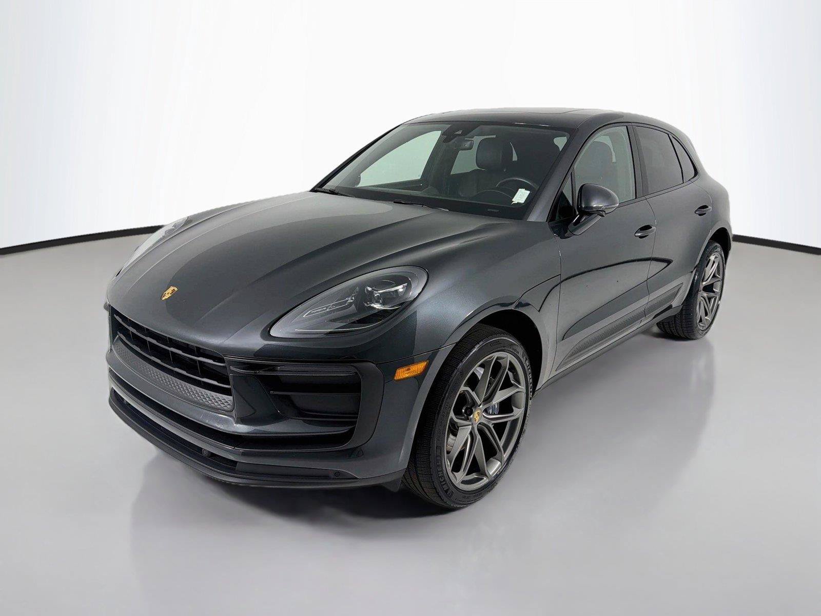 Used 2022 Porsche Macan AWD/4WD image 1