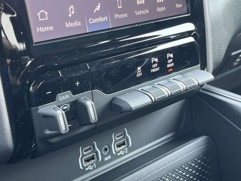 New 2026 RAM 1500 4x4 Crew Cab image 25