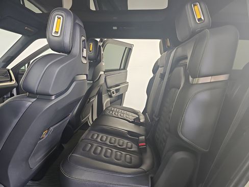 Used 2023 Rivian R1S Adventure image 20