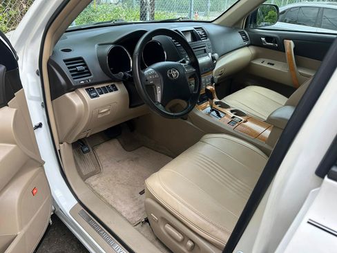Used 2010 Toyota Highlander Limited AWD/4WD image 12