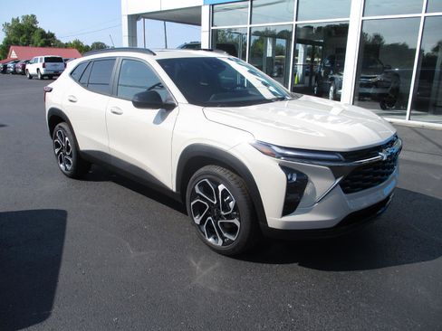 New 2026 Chevrolet Trax RS w/ Sunroof Package image 8