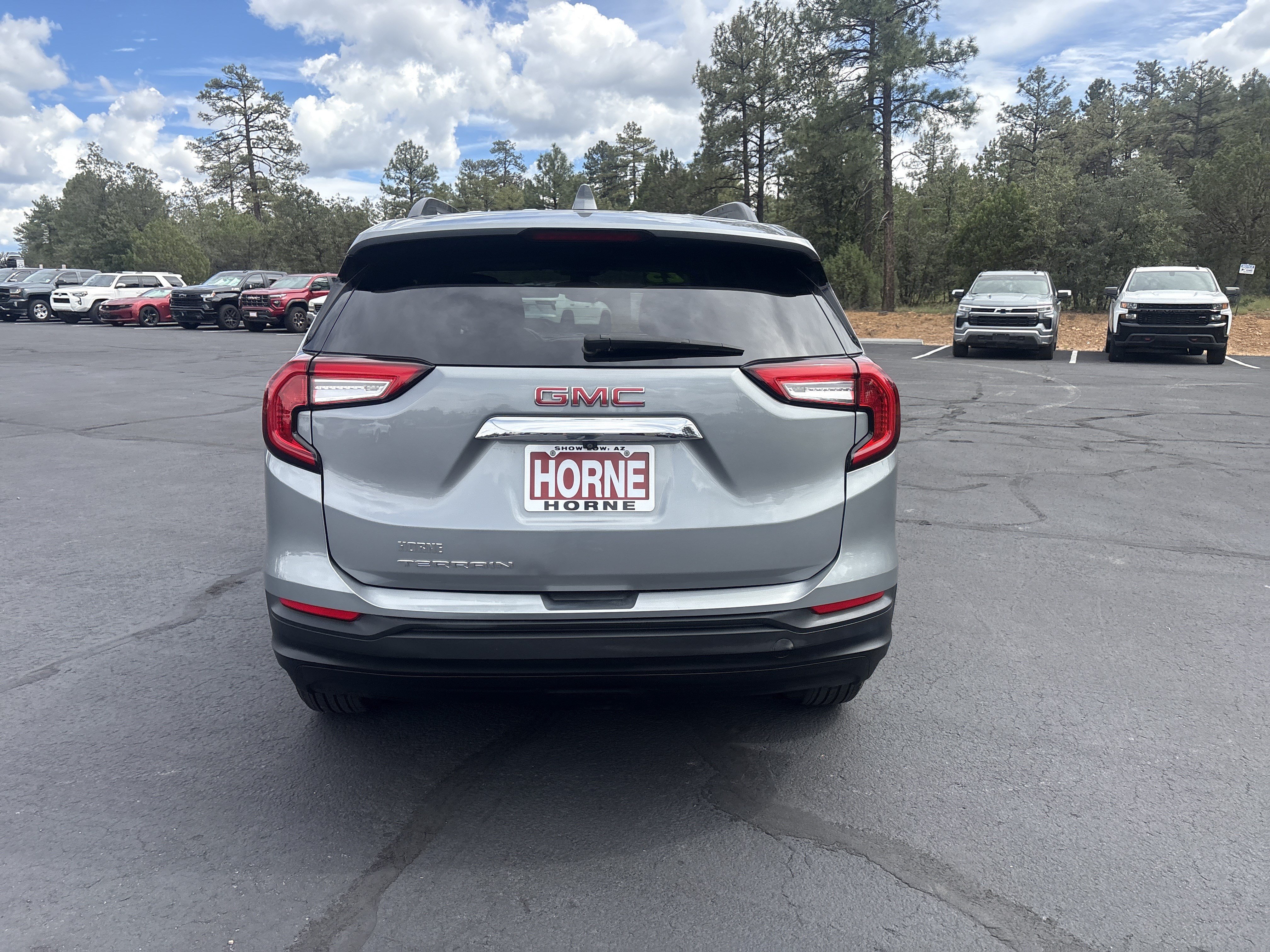 Used 2023 GMC Terrain SLE w/ Driver Convenience Package FWD image 9