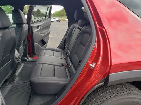 New 2026 Chevrolet Equinox LT w/ Convenience Package II FWD image 33