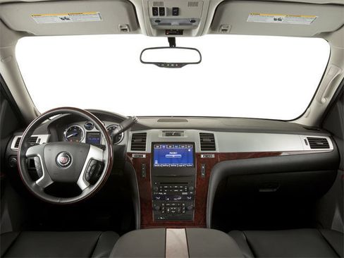 Used 2013 Cadillac Escalade 2WD image 32
