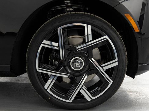 New 2026 Rolls-Royce Cullinan Black Badge image 23