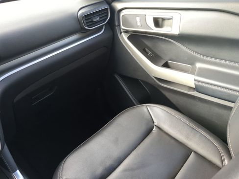 Certified 2020 Ford Explorer XLT w/ Equipment Group 202A image 45