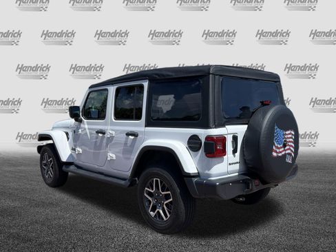 Used 2025 Jeep Wrangler Unlimited Sahara AWD/4WD image 8