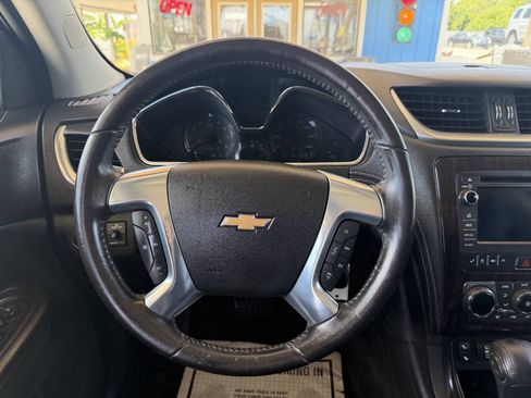 Used 2017 Chevrolet Traverse LT FWD image 16