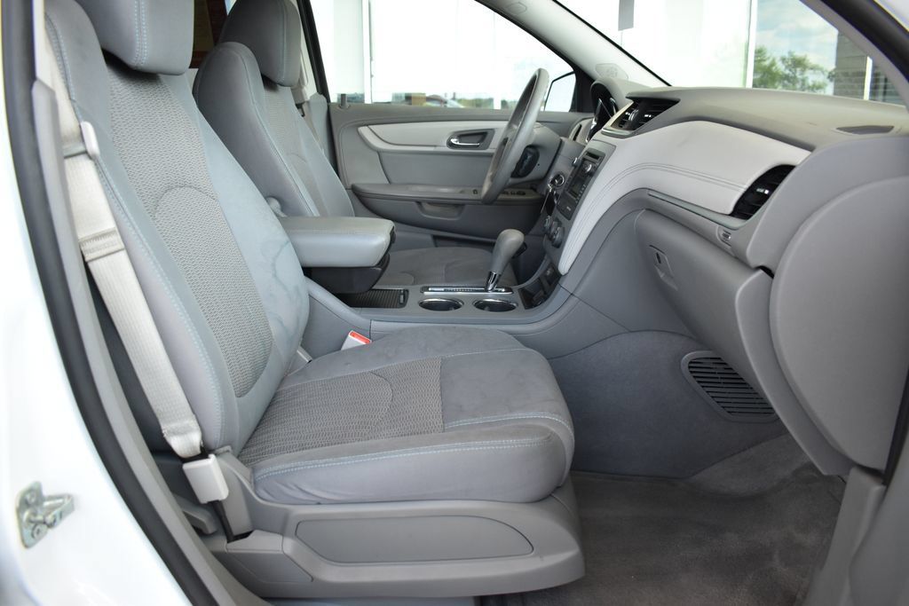 Used 2017 Chevrolet Traverse LS FWD image 4
