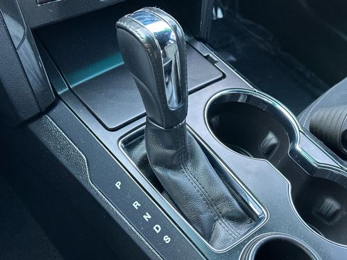 Used 2016 Ford Explorer XLT w/ Equipment Group 201A image 22