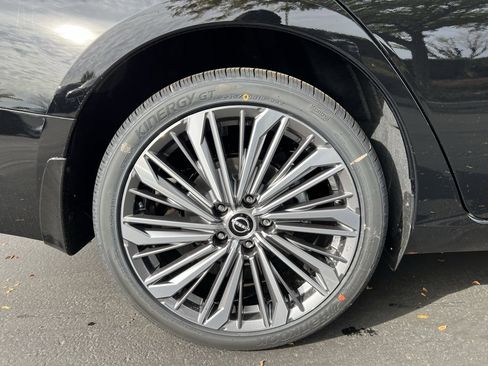 New 2025 Nissan Altima 2.5 SL image 9