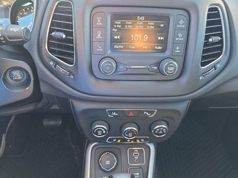 Used 2018 Jeep Compass Latitude w/ Safe & Security Group AWD/4WD image 9