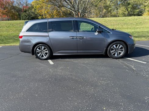 Used 2016 Honda Odyssey Touring Elite image 2