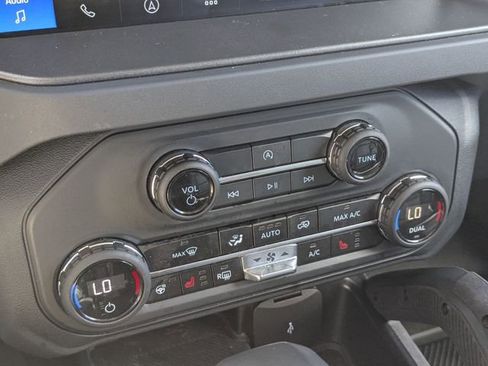 Used 2025 Ford Bronco Badlands image 15