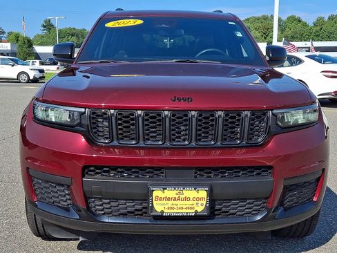 Used 2023 Jeep Grand Cherokee L Laredo AWD/4WD image 2